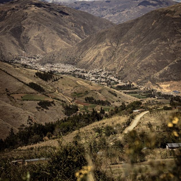 mountain during daytime